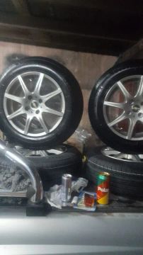 Rodas 15 com pneus NOVOS