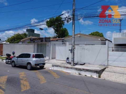 CASA BEM LOCALIZADA NO BAIRRO DO GEISEL, COM QUATRO DORMITÓRIOS SENDO UM SUITE, WC SOCIAL,