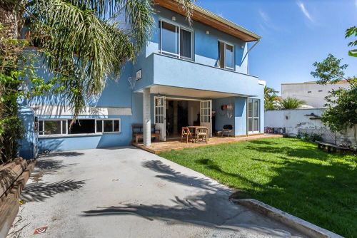 Casa de 3 dormitórios no campeche a 100 metros da praia 