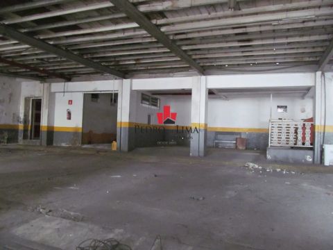 Imóvel na Penha de 1400 m² de Área construída