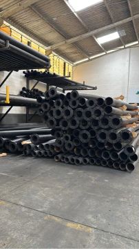 Tubos de ferro e plástico 