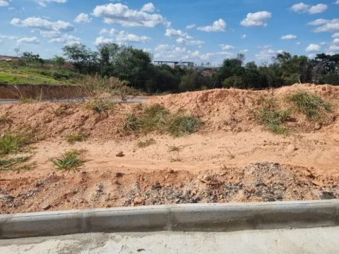 Lote em bom despacho em oportunidade 