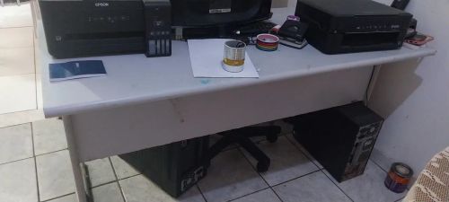 Mesa de Escritório em ótimo estado