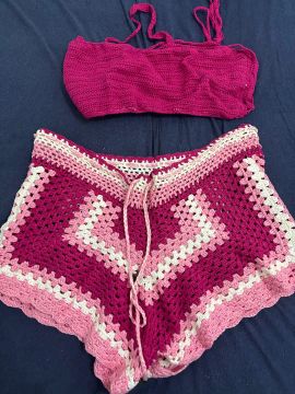 Conjunto Crochê - Peça feita a mão - Semi novo - TAM P/M 