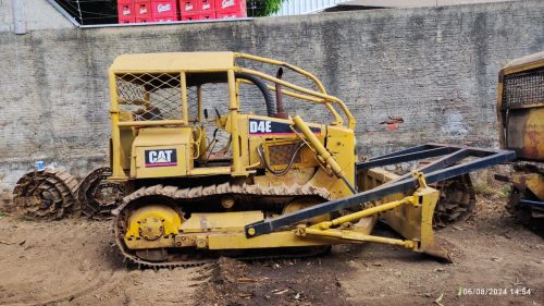 Trator esteira D4E 