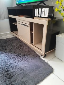 Rack para TV com rodinhas