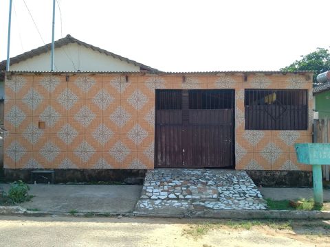 Casa na cidade do povo