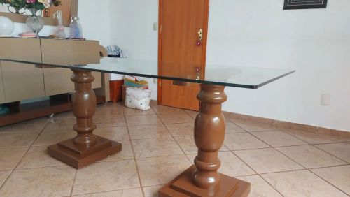 Mesa de Jantar de Vidro com Pés de Madeira