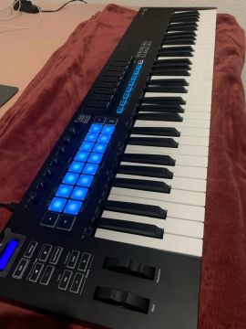 Teclado Controlador Novation Launchkey mk3