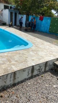 Espaço com piscina 