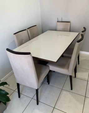 Mesa de jantar com 6 cadeiras