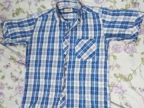 Vendo essa camiseta xadrez com botão em ótimo estado tamanho P