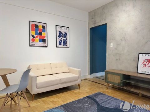 APARTAMENTO REFORMADO E SEMIMOBILIADO NO CORAÇÃO DA CIDADE BAIXA