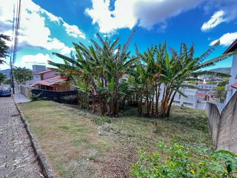Terreno em condomínio fechado à Venda no Bairro Trindade