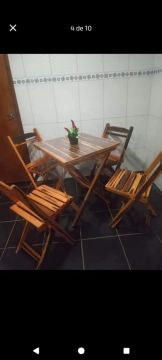 Mesas e cadeiras 