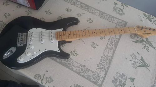 Guitarra Elétrica Behringer