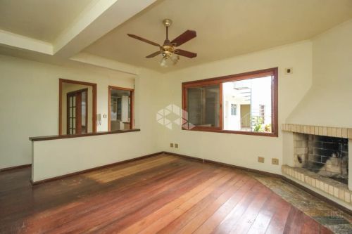Excelente casa com 4 dorm, suíte com hidro e vaga para 5 carros