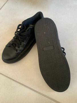 Tênis preto de couro usei 2 vezes 