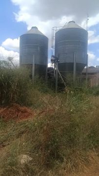 Vendo dois silos de 19 toneladas  com chupim