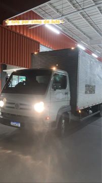 Caminhão baú para venda