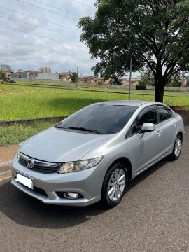 Honda civic 1.8 flex manual sem retoques de pintura impecável IPVA 2025 pago integral 