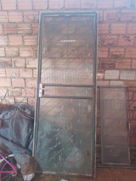 Porta de Ferro com Vidro