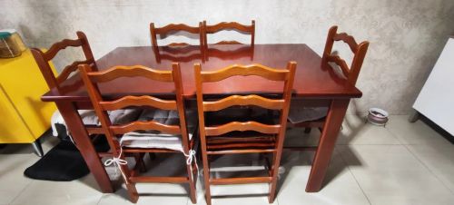 Mesa com 6 cadeiras 