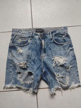 Shorts Jeans Destruído Clock House