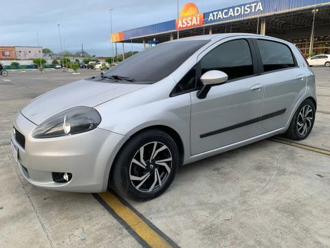 Vende-se esse Punto 2010 completo top de linha 