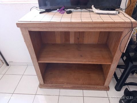 Estante de madeira para organização