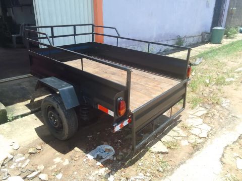 Carrocinha/Reboque/Carreta de Carga - Nova