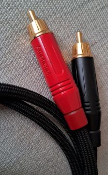 Cabo RCA MOGAMI com pontas AMPHENOL 60cm.