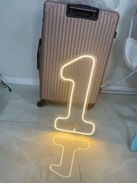 Número 1 luminoso