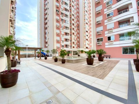 Vendo Apartamento com 2 dormitórios sendo 1 suíte no Bairro Barreiros em São José