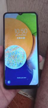 Smartphone Android com tela grande e câmera de alta resolução