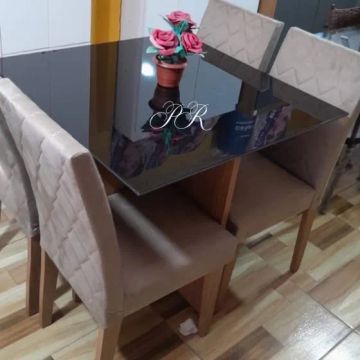 Mesa de jantar 4 cadeiras 120x90 Tampo de vidro entrego hoje R$ 1300,00 A Vista 