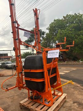 Pulverizador Jacto 600L
