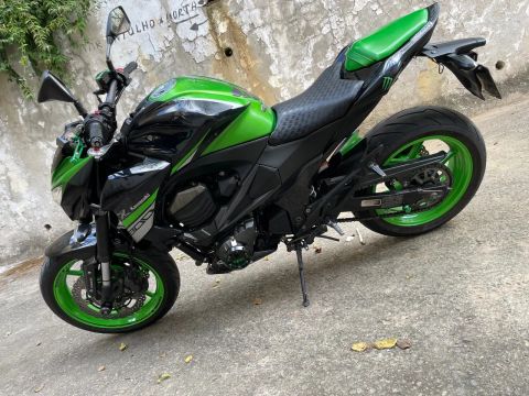 Motos KAWASAKI Z-800 no Brasil