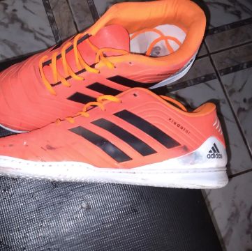 Chuteira Adidas Predator Laranja