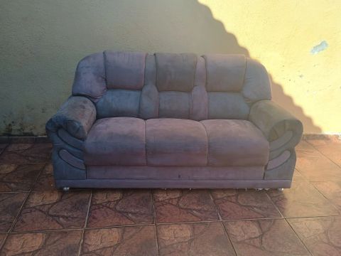 Sofá 3 lugares em suede