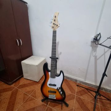 Oportunidade! Baixo JBS 45 Passivo 5 Cordas