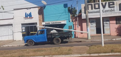 Camionete pronta para o serviço 