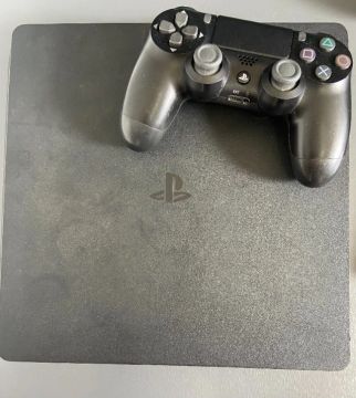 PS4 Semi Novo + Controle 