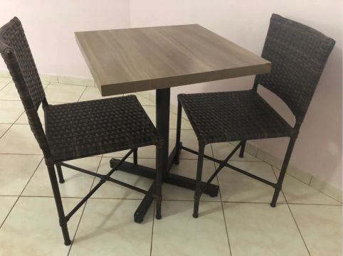 Conjunto de Mesa e Cadeiras para Varanda ou Jardim