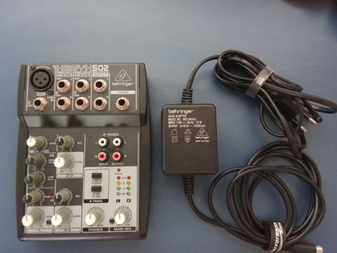 Mesa de Som Behringer Xenyx 502 