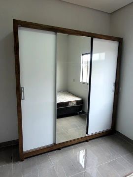 Guarda roupas semi novo casal