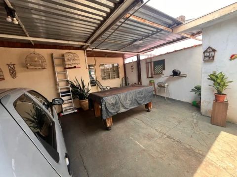 Casa para venda no bairro Planalto Verde com 250m² e 2 vagas