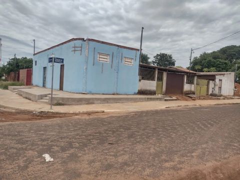 2 casas e 1 salão em AQUIDAUANA - MT