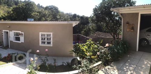 Casa à venda em Itacorubi com 62 m², 2 quartos, 1 vaga