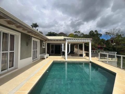 Casa com 05 suítes à venda em Pedro do Rio, por R$ 2.400.000 - Petrópolis/RJ